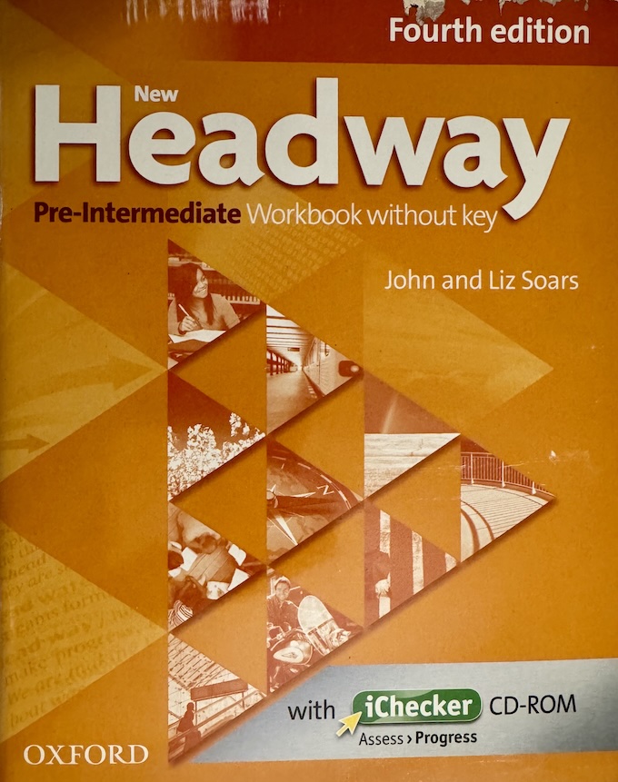 Book cover for "New Headway Pre-Intermediate" of Liz and John Soars